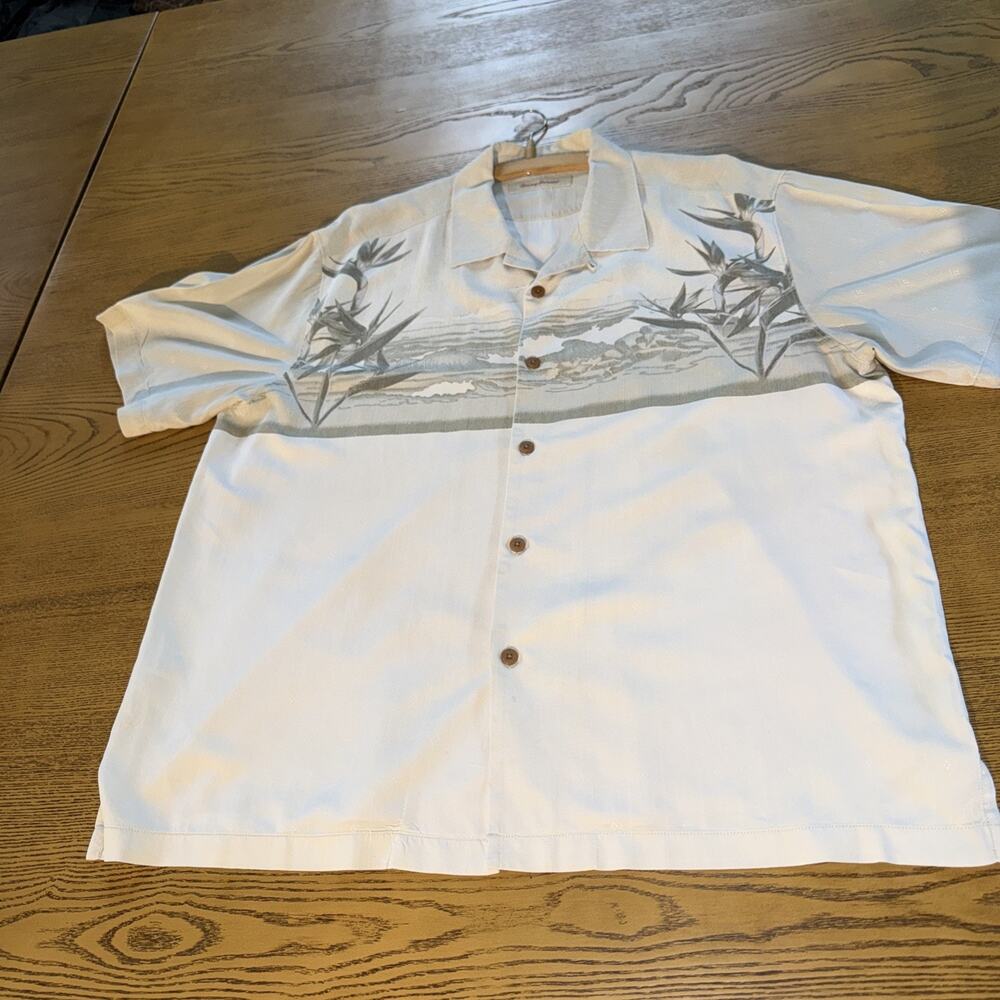 Tommy Bahama SILK Shirt Men XL Floral Hawaiian Island Surf Waves Beach Ocean EUC - Picture 2 of 8